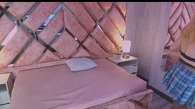 lya nekko  online show from April 22, 5:14 am