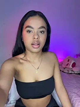 CoralinneRos online show from April 20, 2:07 pm