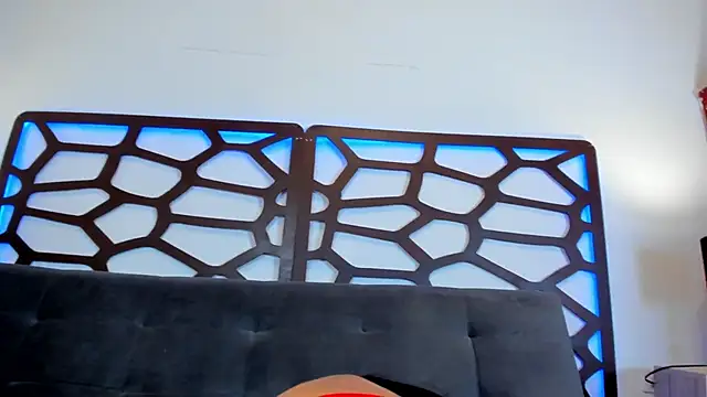 luna laurenth online show from April 22, 12:23 pm