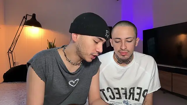Snapshot of Noah_and_Steven chatting on August 1, 11:30 am Noah and Steven online show from August 1, 11:30 am