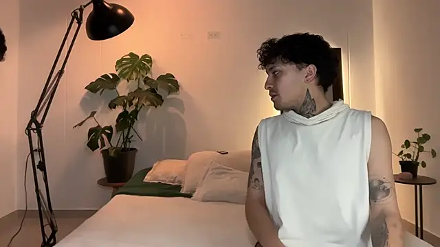 Noah and Steven online show from May 18, 2:01 am