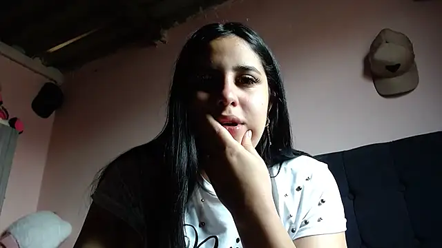 Snapshot of Aurora_0785 chatting on May 27, 4:14 pm Aurora 0785 online show from May 27, 4:14 pm