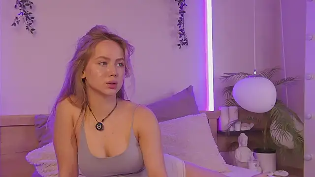 Emi Sterling online show from May 29, 12:00 pm