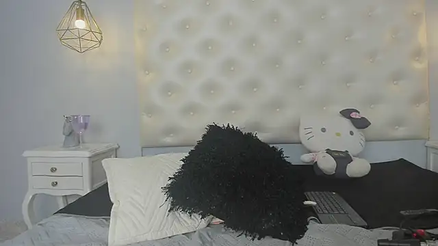 Snapshot of ninaavelvett chatting on June 26, 12:22 pm ninaavelvett online show from June 26, 12:22 pm