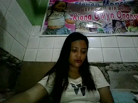 Snapshot of juicyredt chatting on June 17, 3:28 am juicyredt online show from June 17, 3:28 am
