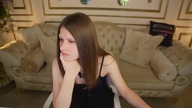 Snapshot of Monika_kiss054 chatting on June 10, 10:38 am Monika kiss054 online show from June 10, 10:38 am