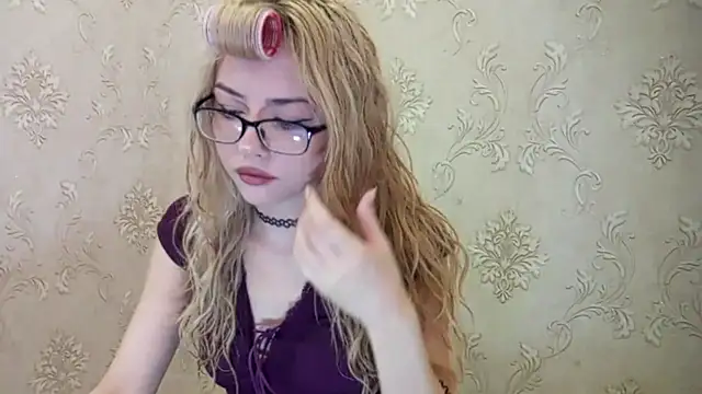 Snapshot of DelicaBrome chatting on July 10, 9:31 am DelicaBrome online show from July 10, 9:31 am