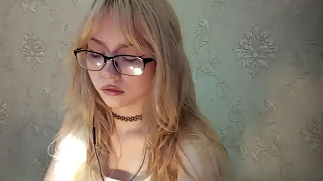 Snapshot of DelicaBrome chatting on July 8, 11:33 am DelicaBrome online show from July 8, 11:33 am