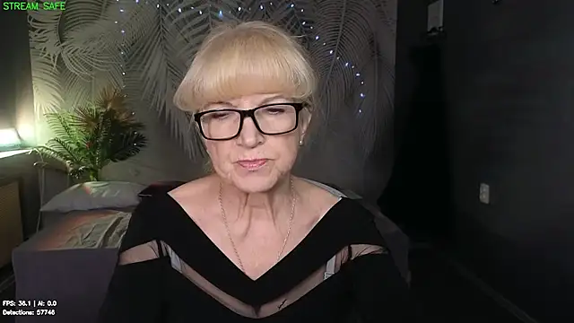 Snapshot of Dr_Mireille chatting on June 19, 7:36 am Dr Mireille online show from June 19, 7:36 am