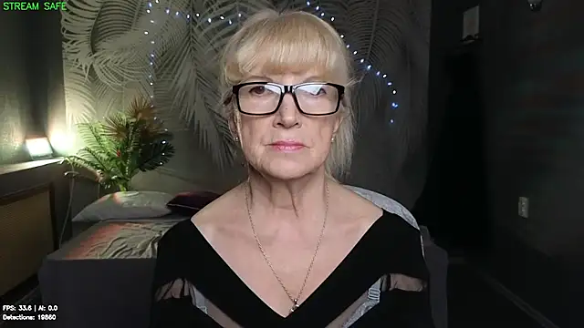 Snapshot of Dr_Mireille chatting on June 18, 12:10 pm Dr Mireille online show from June 18, 12:10 pm