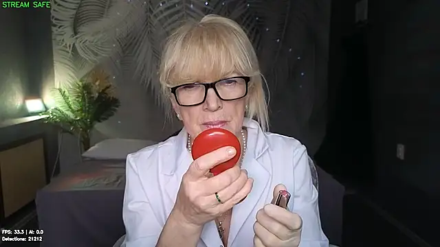 Snapshot of Dr_Mireille chatting on June 29, 12:27 pm Dr Mireille online show from June 29, 12:27 pm