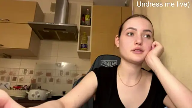 Snapshot of Lisanta chatting on May 23, 4:28 pm Lisanta online show from May 23, 4:28 pm