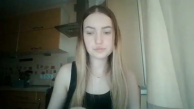 Snapshot of Lisanta chatting on June 3, 9:21 am Lisanta online show from June 3, 9:21 am