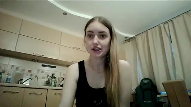 Snapshot of Lisanta chatting on May 12, 4:24 pm Lisanta online show from May 12, 4:24 pm