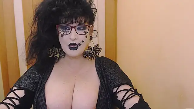 QuuenOfSin online show from October 31, 9:32 pm