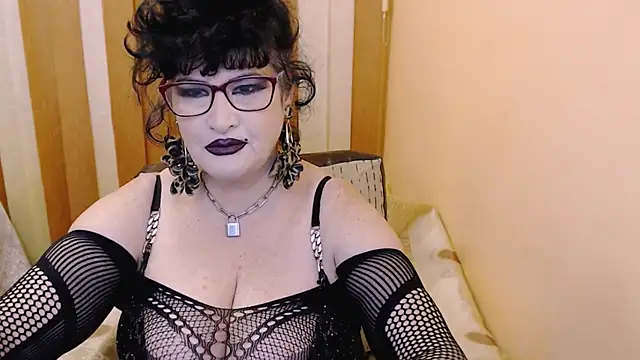 Snapshot of QuuenOfSin chatting on February 9, 10:54 pm QuuenOfSin online show from February 9, 10:54 pm