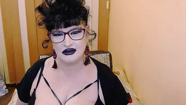 Snapshot of QuuenOfSin chatting on February 5, 1:37 am QuuenOfSin online show from February 5, 1:37 am