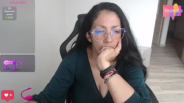 Snapshot of Melissaleehot chatting on June 16, 9:59 pm Melissaleehot online show from June 16, 9:59 pm