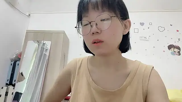 Snapshot of Belle-LL chatting on April 30, 8:21 am Belle-LL online show from April 30, 8:21 am