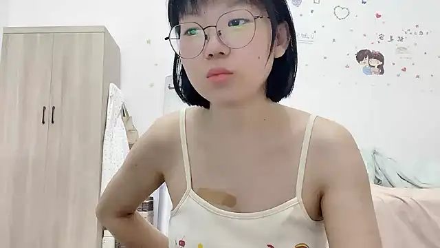 Snapshot of Belle-LL chatting on May 14, 5:48 am Belle-LL online show from May 14, 5:48 am