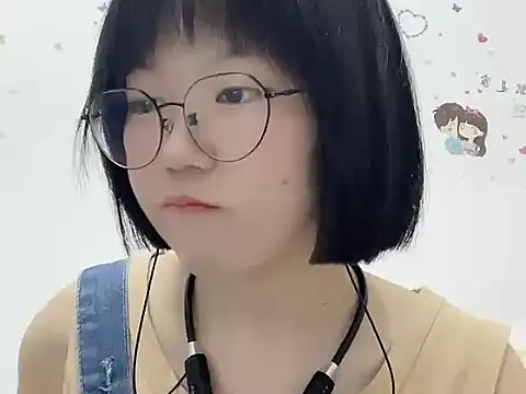 Snapshot of Belle-LL chatting on April 23, 1:24 pm Belle-LL online show from April 23, 1:24 pm