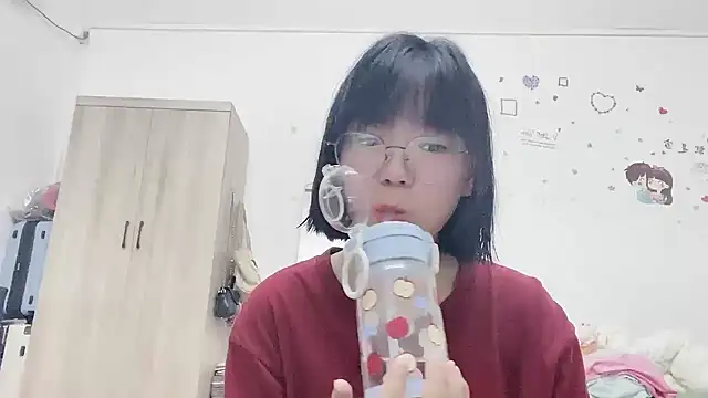 Snapshot of Belle-LL chatting on June 5, 2:12 pm Belle-LL online show from June 5, 2:12 pm