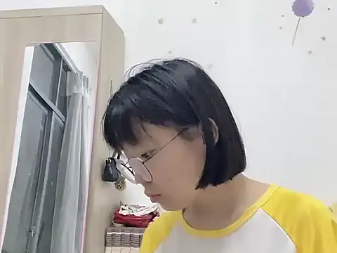 Snapshot of Belle-LL chatting on April 26, 1:52 pm Belle-LL online show from April 26, 1:52 pm