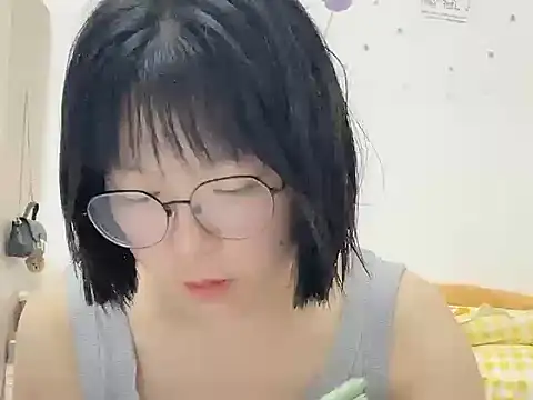 Snapshot of Belle-LL chatting on April 28, 2:43 pm Belle-LL online show from April 28, 2:43 pm