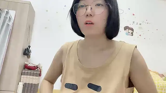 Snapshot of Belle-LL chatting on April 29, 5:30 pm Belle-LL online show from April 29, 5:30 pm