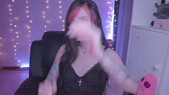 Snapshot of -VKatt chatting on May 30, 3:02 am -VKatt online show from May 30, 3:02 am