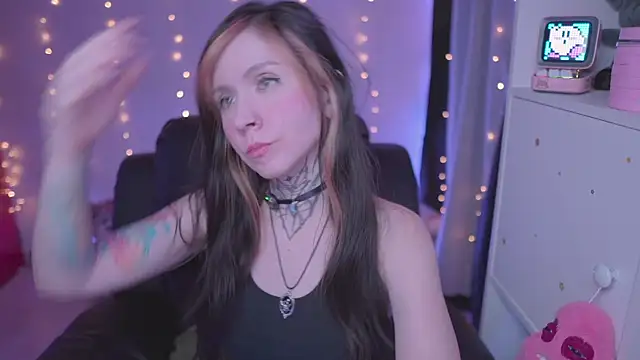 Snapshot of -VKatt chatting on May 4, 3:21 am -VKatt online show from May 4, 3:21 am