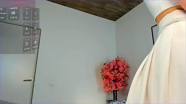 TwinkleFox online show from May 12, 1:24 am
