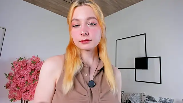 TwinkleFox online show from April 23, 1:56 am