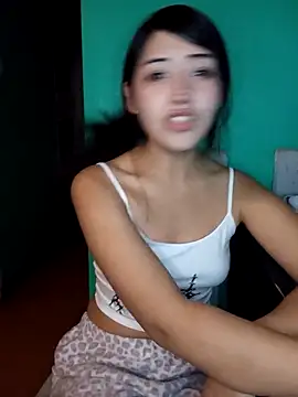 Snapshot of HonyHanna chatting on May 3, 2:49 am HonyHanna online show from May 3, 2:49 am