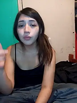 Snapshot of HonyHanna chatting on May 6, 3:32 am HonyHanna online show from May 6, 3:32 am