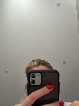 AmeliaLux online show from May 4, 11:35 am