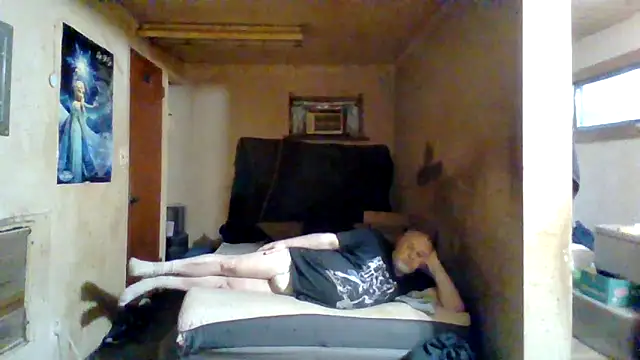 Snapshot of Nightshade1195 chatting on June 12, 11:57 pm Nightshade1195 online show from June 12, 11:57 pm