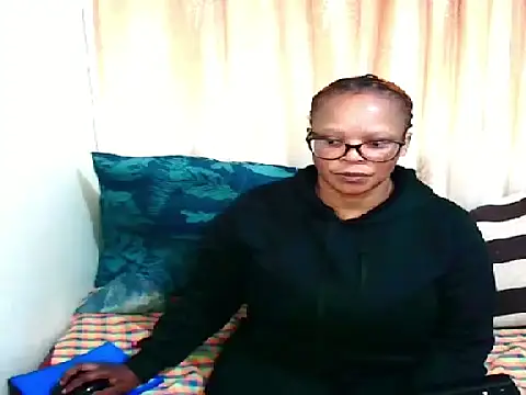 Snapshot of Ebony_Bloom69 chatting on July 2, 5:35 am Ebony Bloom69 online show from July 2, 5:35 am