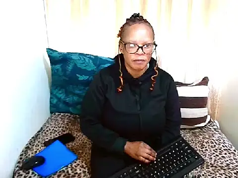 Snapshot of Ebony_Bloom69 chatting on June 22, 4:42 am Ebony Bloom69 online show from June 22, 4:42 am