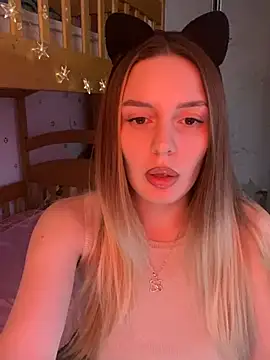 aura lune online show from April 21, 4:13 pm