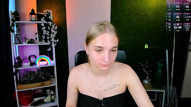 Snapshot of ollivia_dream chatting on June 19, 6:30 am ollivia dream online show from June 19, 6:30 am