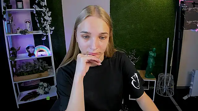 Snapshot of ollivia_dream chatting on June 12, 5:49 am ollivia dream online show from June 12, 5:49 am