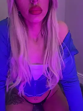 Hisnaughtylilthing online show from April 22, 6:04 pm