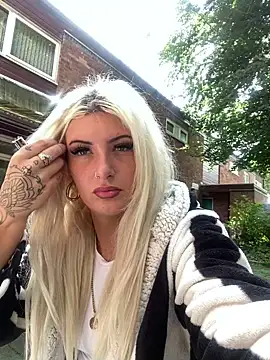 Snapshot of Livistreetxx chatting on June 14, 12:17 pm Livistreetxx online show from June 14, 12:17 pm