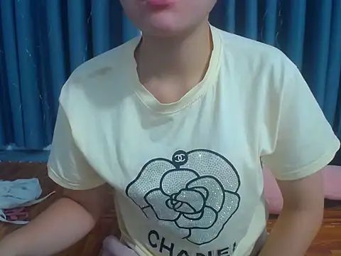 Snapshot of Mimi_200 chatting on May 19, 2:07 am Mimi 200 online show from May 19, 2:07 am