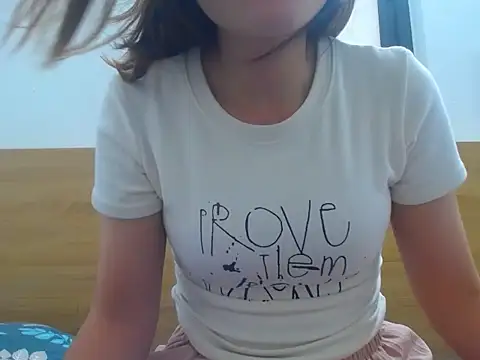 Snapshot of Mimi_200 chatting on June 5, 6:29 am Mimi 200 online show from June 5, 6:29 am