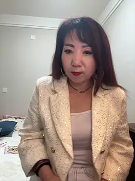 Snapshot of lucy-698 chatting on May 3, 12:20 pm lucy-698 online show from May 3, 12:20 pm