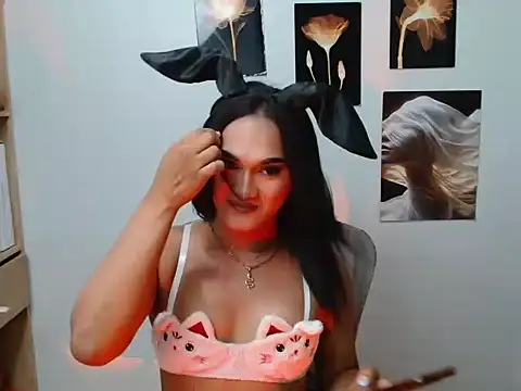 Snapshot of YourHot_Nica chatting on April 21, 1:50 pm YourHot Nica online show from April 21, 1:50 pm