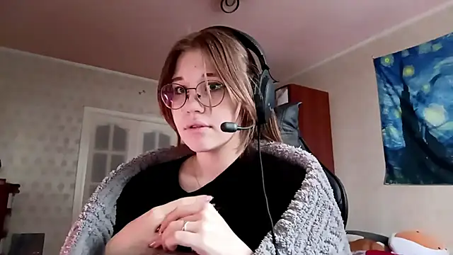 MandieBusby online show from April 21, 3:18 pm