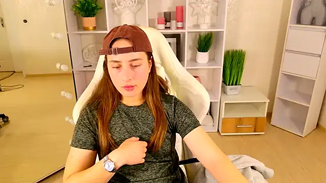 NadinnL online show from May 7, 6:28 am